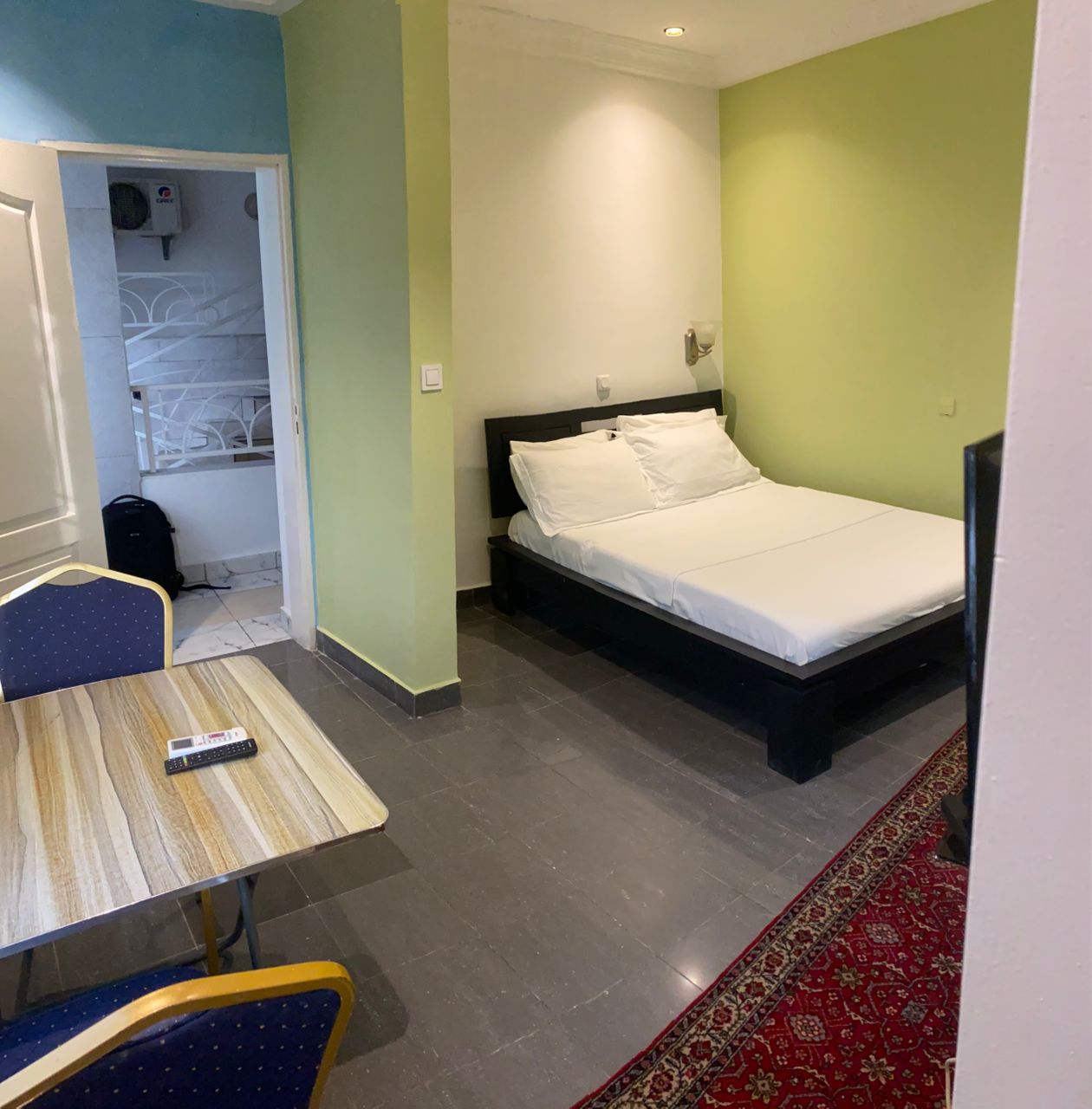 KING SIZE ROOM