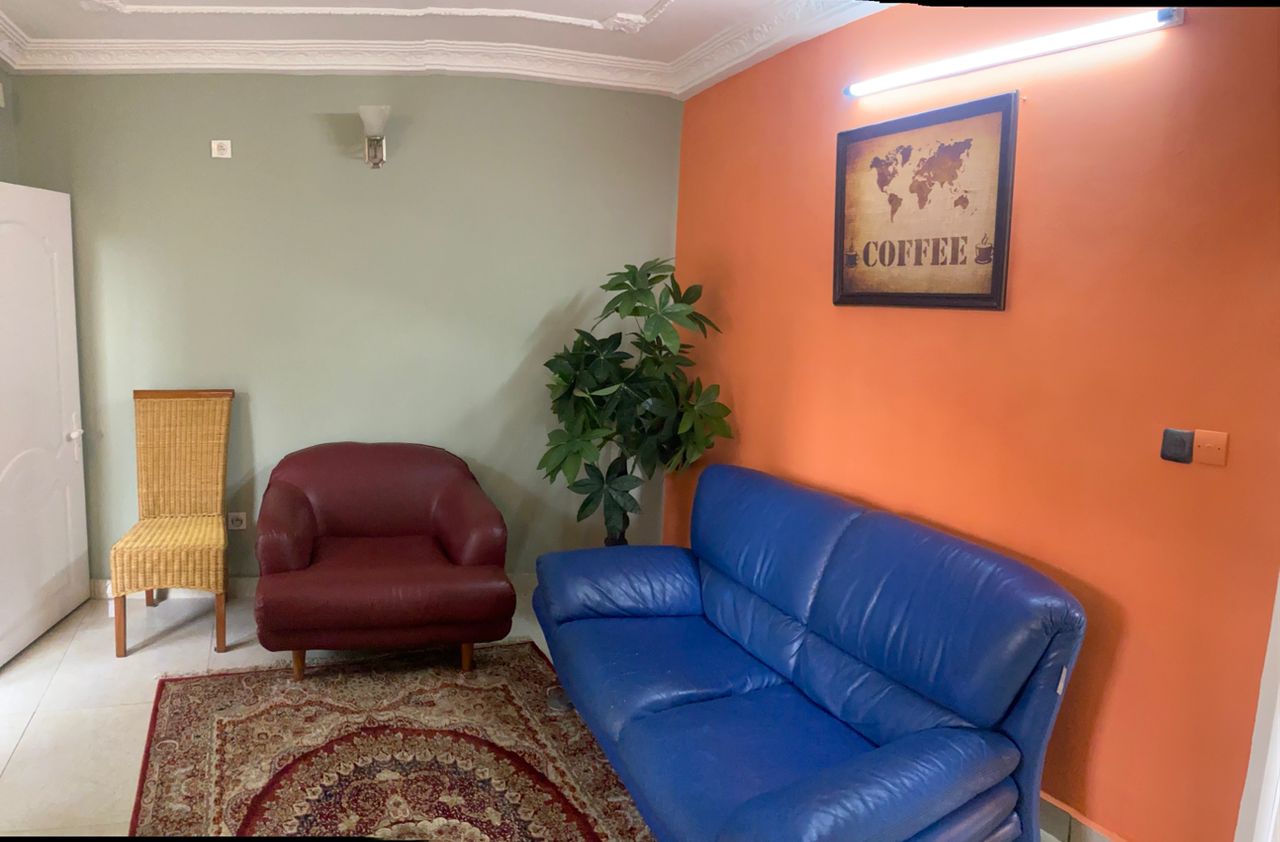 STUDIO PARLOR